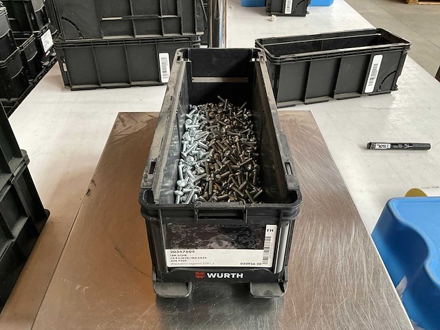 Würth 5.84kg lage bolkopschroef m6x20 in stapelbare bak - afbeelding 1 van  6