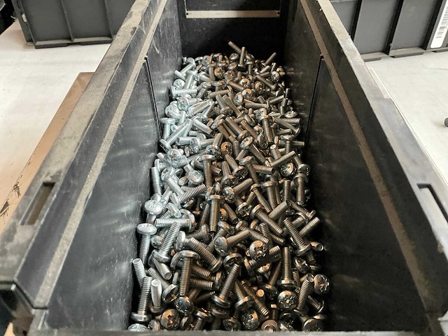 Würth 5.84kg lage bolkopschroef m6x20 in stapelbare bak - afbeelding 3 van  6