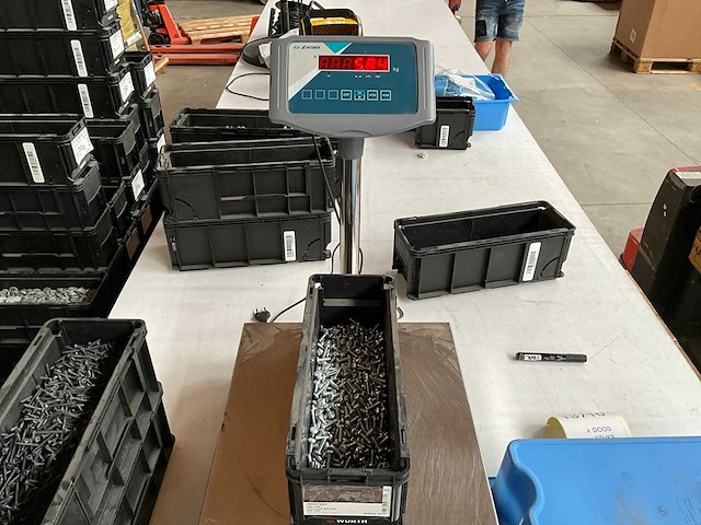 Würth 5.84kg lage bolkopschroef m6x20 in stapelbare bak - afbeelding 4 van  6