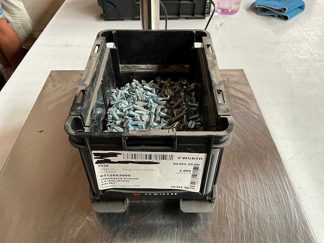 Würth 5.84kg verzonken schroef m5x20 in stapelbare bak - afbeelding 2 van  5