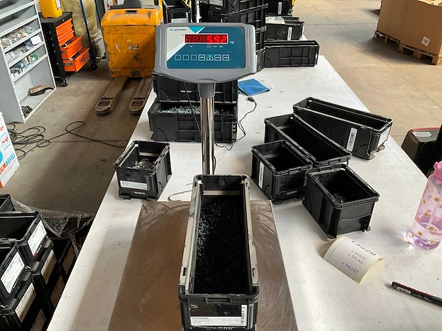 Würth 5.92kg plaatschroef 3,5 x 13 in stapelbare bak - afbeelding 1 van  1