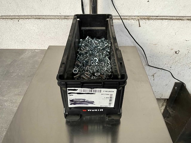 Würth 5.96 kg mix bak met o.a. blindklinkmoeren en ringen in stapelbare bak - afbeelding 1 van  5