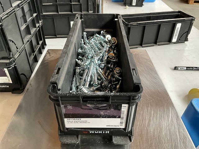 Würth 6.10kg holle wandanker m6x66/53 in stapelbare bak - afbeelding 1 van  6