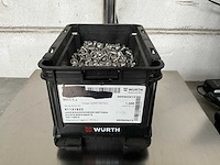 Würth 6.11 kg lage bolkop schroef met flens m6x12 in stapelbare bak - afbeelding 1 van  5