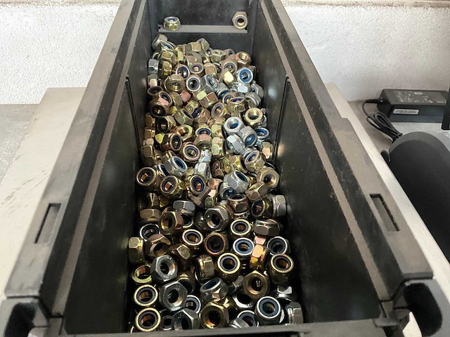 Würth 6.18 kg zelfborgmoer m10x1,25 in stapelbare bak - afbeelding 3 van  5