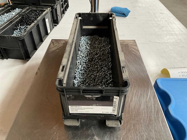 Würth 6.26kg plaatschroef cilinderkop 4,2x13 in stapelbare bak - afbeelding 6 van  6
