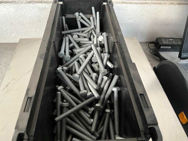 Würth 6.32 kg zeskant tapbout m8x80 in stapelbare bak - afbeelding 2 van  4