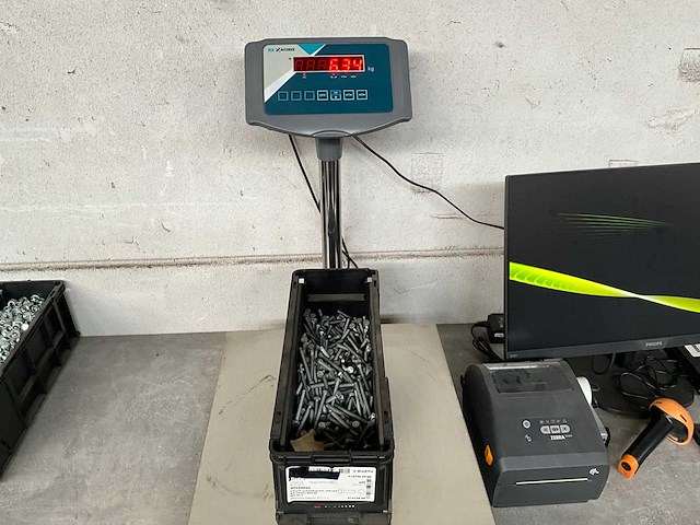 Würth 6.34 kg schroef zeskantkop met voldraad m6x60 in stapelbare bak - afbeelding 1 van  3