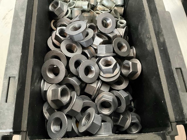 Würth 6.45 kg assorti blindklinkmoeren in stapelbare bak - afbeelding 3 van  8