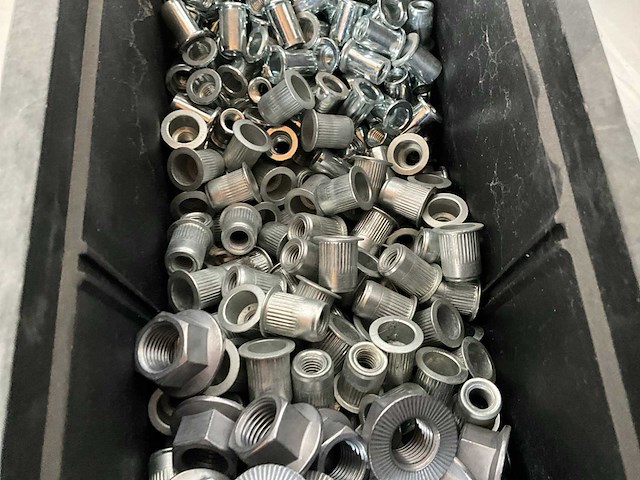 Würth 6.45 kg assorti blindklinkmoeren in stapelbare bak - afbeelding 4 van  8