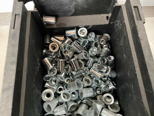 Würth 6.45 kg assorti blindklinkmoeren in stapelbare bak - afbeelding 5 van  8