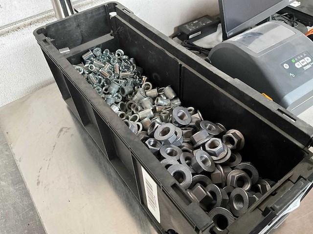 Würth 6.45 kg assorti blindklinkmoeren in stapelbare bak - afbeelding 6 van  8