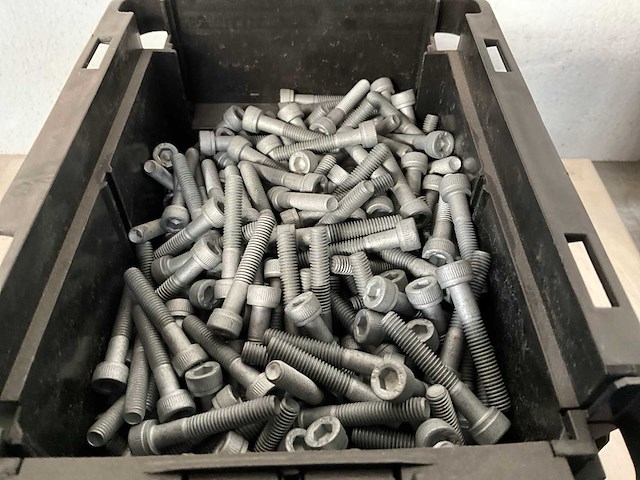 Würth 6.53 kg cilinderschroef m6x35 in stapelbare bak - afbeelding 3 van  5