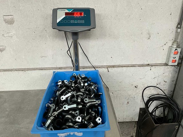 Würth 6.61 kg buisklem met rubber - afbeelding 1 van  3