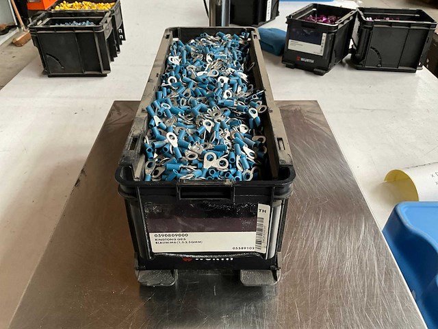 Würth 6.86kg ringtong blauw m6 1,5-2,5qmm in stapelbare bak - afbeelding 1 van  3