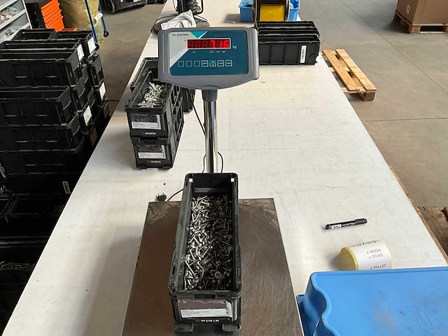 Würth 7.16kg lage bolkopschroef met flens m6x30 in stapelbare bak - afbeelding 4 van  6