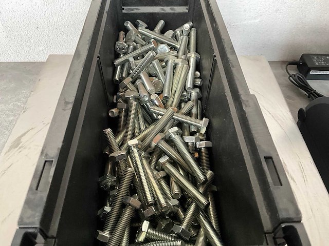 Würth 7.22 kg zeskant tapbout m10x60 in stapelbare bak - afbeelding 3 van  5