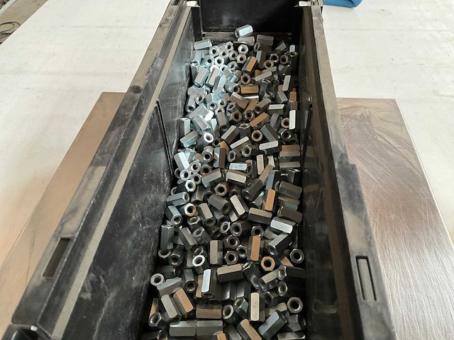 Würth 7.22kg afstandbus m6x18-18 in stapelbare bak - afbeelding 3 van  6
