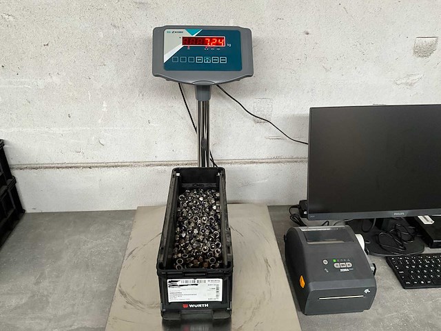 Würth 7.24 kg zelfborgende zeskant moer m10 in stapelbare bak - afbeelding 2 van  5