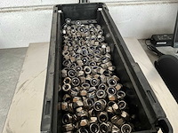 Würth 7.24 kg zelfborgende zeskant moer m10 in stapelbare bak - afbeelding 3 van  5