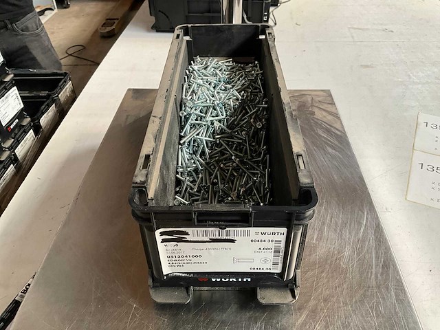 Würth 7.25kg schroef verzonken kop m4x30 in stapelbare bak - afbeelding 1 van  6