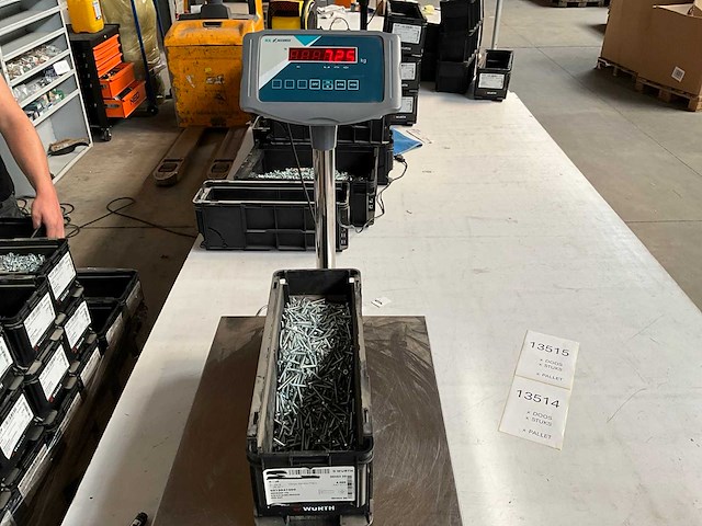 Würth 7.25kg schroef verzonken kop m4x30 in stapelbare bak - afbeelding 3 van  6