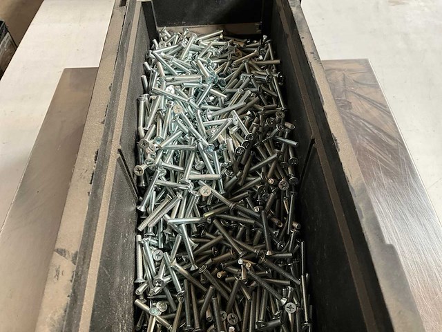 Würth 7.25kg schroef verzonken kop m4x30 in stapelbare bak - afbeelding 4 van  6