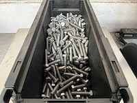 Würth 7.30 kg schroef zeskantkop met voldraad m8x40 in stapelbare bak - afbeelding 3 van  4