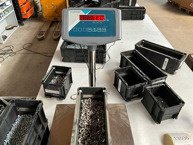 Würth 7.34kg vleugelmoer m8 in stapelbare bak - afbeelding 4 van  6