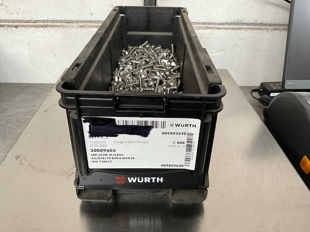 Würth 7.40 kg lbk schroef met flens m6x20 in stapelbare bak - afbeelding 1 van  2