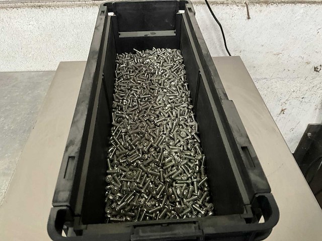 Würth 7.46 kg plaatschroef lbk 2,4 x 13 in stapelbare bak - afbeelding 3 van  5