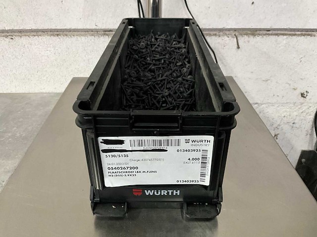 Würth 7.47 kg plaatschroef zwart met flens 3,9 x 25 in stapelbare bak - afbeelding 1 van  5