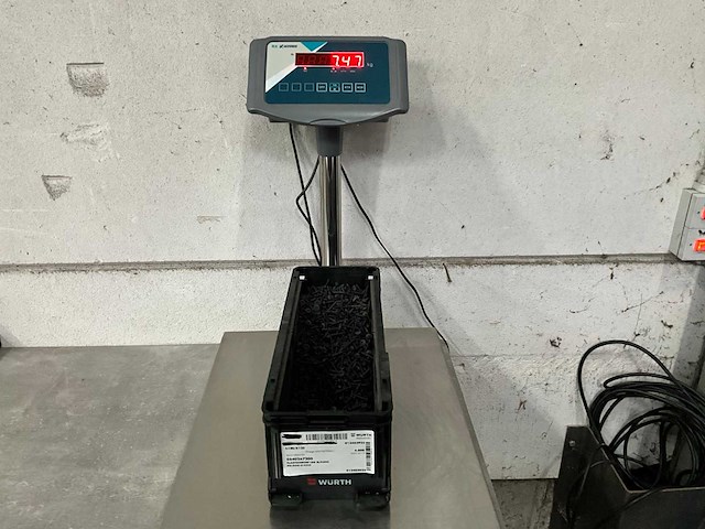 Würth 7.47 kg plaatschroef zwart met flens 3,9 x 25 in stapelbare bak - afbeelding 2 van  5