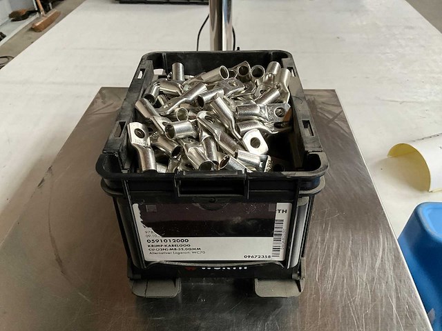 Würth 7.50kg krimp kabeloog m8x35,0qmm in stapelbare bak - afbeelding 1 van  6