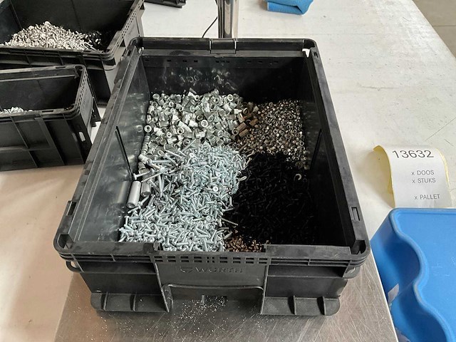 Würth 7.52kg assorti bevestigingsmaterialen in stapelbare bak - afbeelding 1 van  8