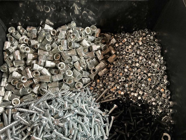 Würth 7.52kg assorti bevestigingsmaterialen in stapelbare bak - afbeelding 2 van  8