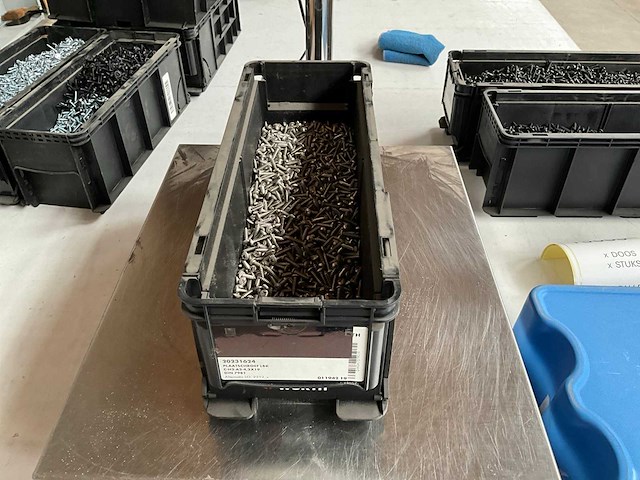 Würth 7.66kg plaatschroef lbk 4,2x19 in stapelbare bak - afbeelding 6 van  6