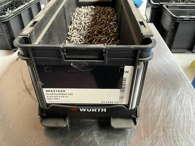Würth 7.66kg plaatschroef lbk 4,2x19 in stapelbare bak - afbeelding 1 van  2