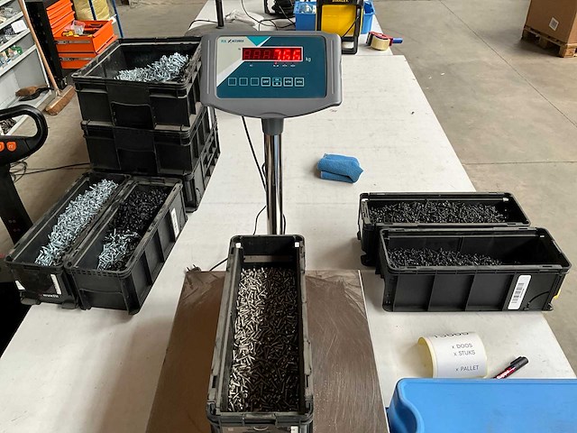 Würth 7.66kg plaatschroef lbk 4,2x19 in stapelbare bak - afbeelding 4 van  6