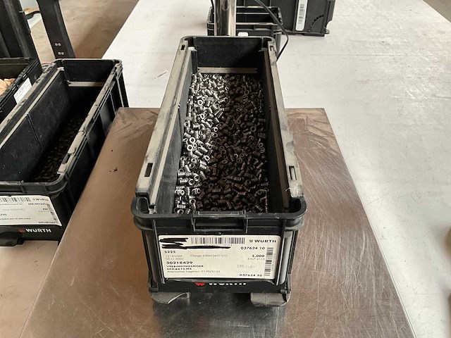 Würth 7.68kg verbindingsmoer 8x10 m4 in stapelbare bak - afbeelding 1 van  6