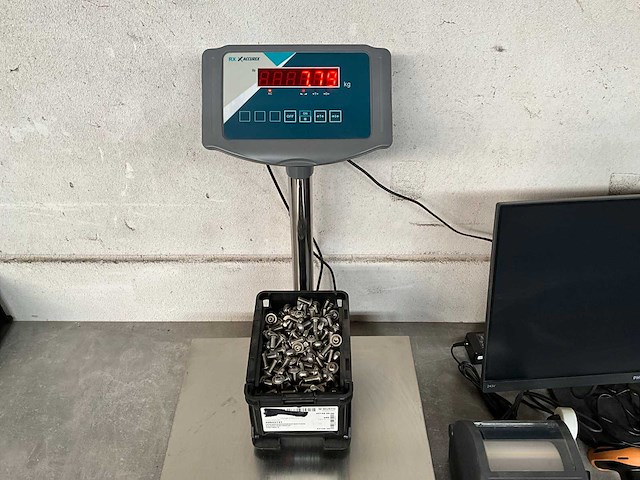 Würth 7.79 kg lage bolkopschroef met flens m8x20 in stapelbare bak - afbeelding 2 van  4