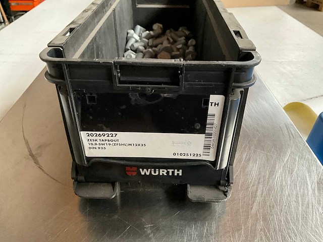 Würth 7.80kg zeskanttapbout m12x25 in stapelbare bak - afbeelding 1 van  3