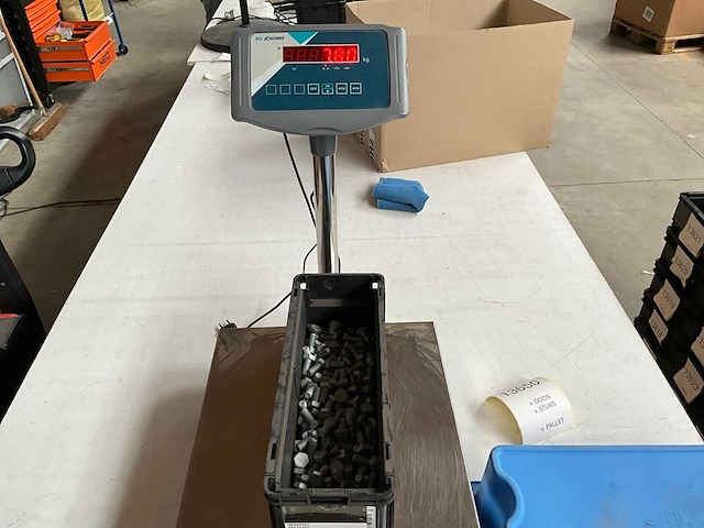 Würth 7.80kg zeskanttapbout m12x25 in stapelbare bak - afbeelding 6 van  6