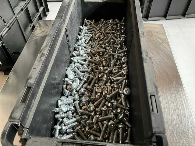 Würth 7.82kg draadvormende schroef m6x20 in stapelbare bak - afbeelding 3 van  6