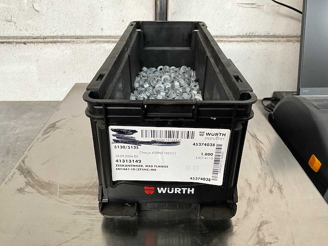 Würth 7.86 kg zeskantmoer met flens m8 in stapelbare bak - afbeelding 1 van  5