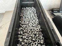 Würth 7.86 kg zeskantmoer met flens m8 in stapelbare bak - afbeelding 3 van  5