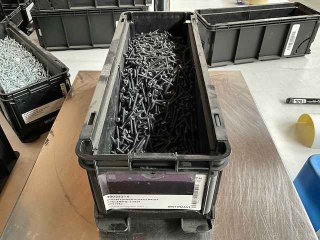 Würth 7.87kg bolverzonken plaatschroef 3,8x38 in stapelbare bak - afbeelding 1 van  6