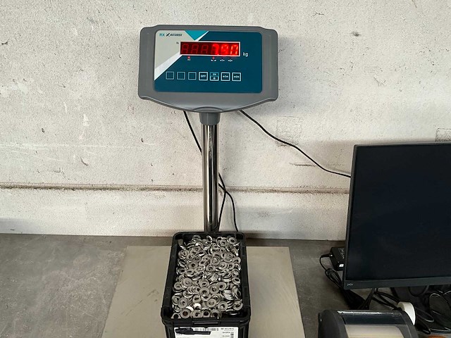 Würth 7.90 kg schotelveerring d8,4 in stapelbare bak - afbeelding 2 van  4