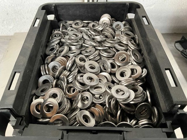 Würth 7.90 kg schotelveerring d8,4 in stapelbare bak - afbeelding 3 van  4