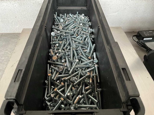 Würth 7.98 kg zeskant tapbout m6x35 in stapelbare bak - afbeelding 3 van  5